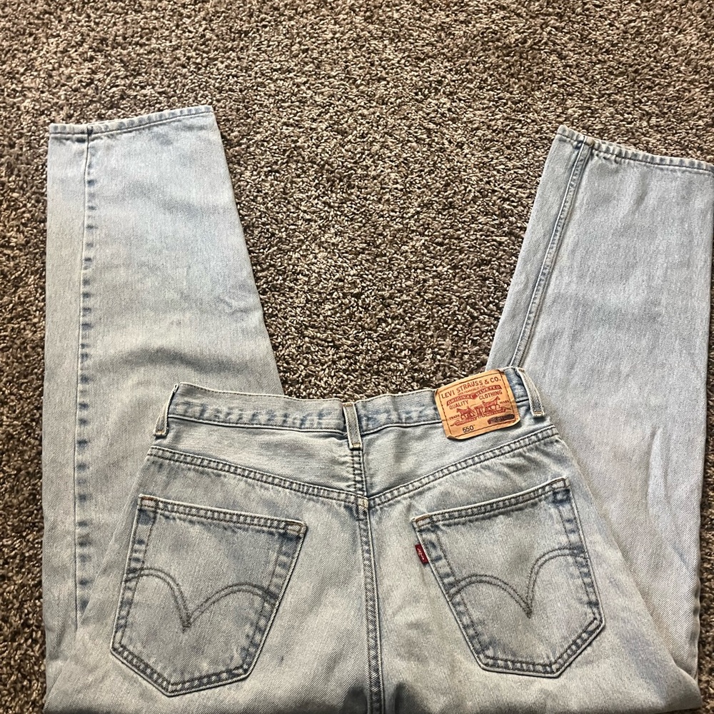 Levi's 550 Classic Light Blue Jeans fits like 32